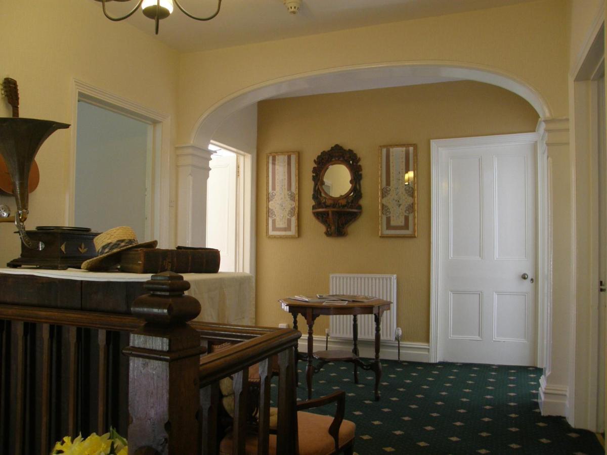 ホテル The Old Vicarage Llangurig エクステリア 写真